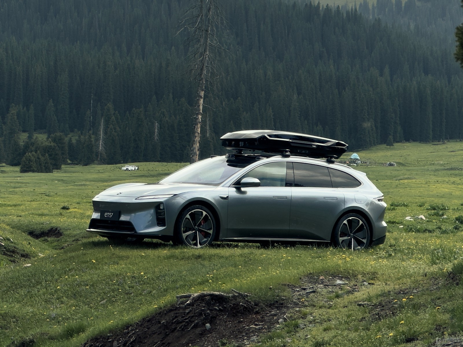 Silver-grey NIO ET5 Touring in a Nordic setting