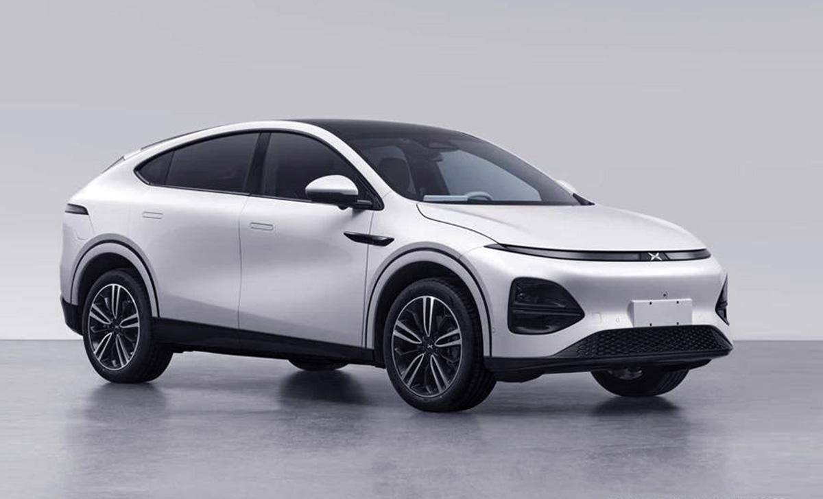 Front three-quarter view of a white XPENG G6